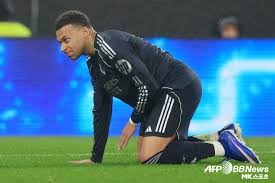 名记：字母最近向队友强调专注篮球的重要性，别被外界声音干扰